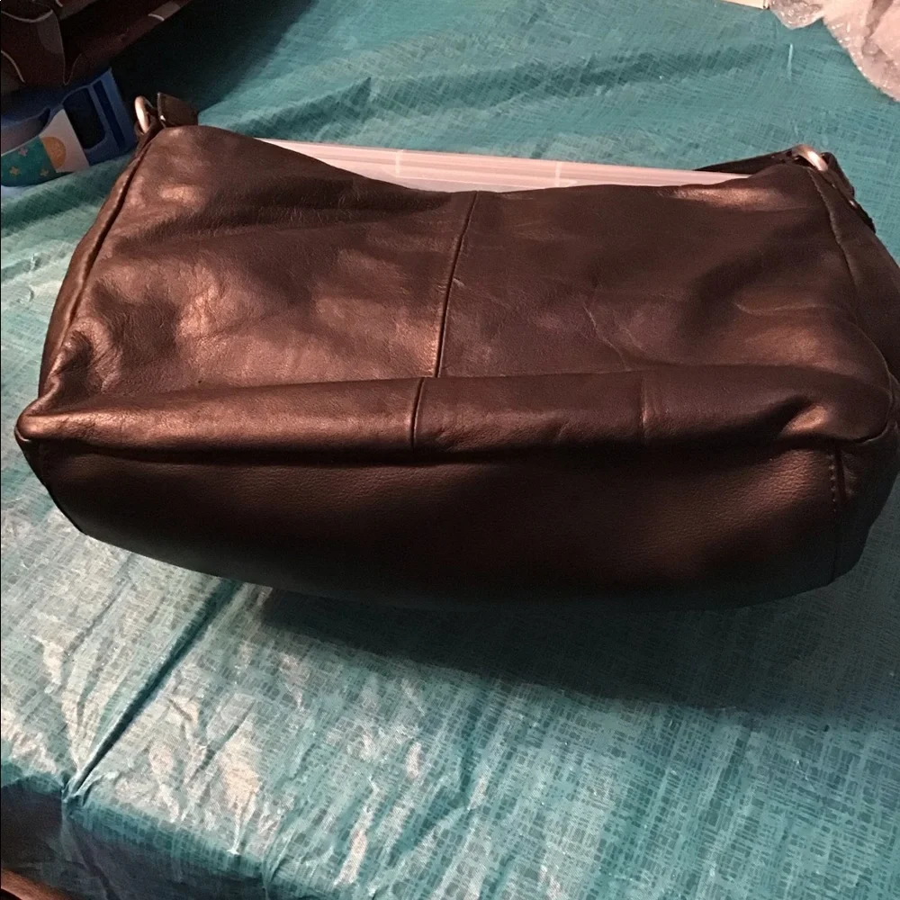 St. John’s Bay Leather Shoulder Bag with Front Pocket in Black. - Picture 2 of 5